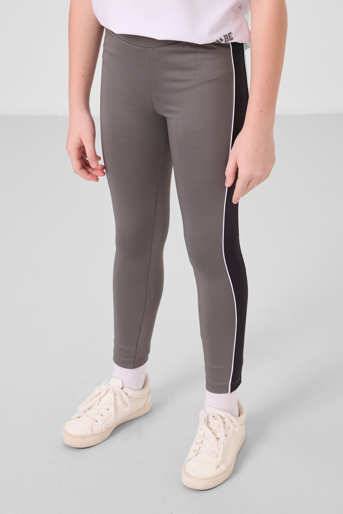 White-Dark Grey O Collar Side Strip Detailed Standard Fit Performance Tights Set - 75191