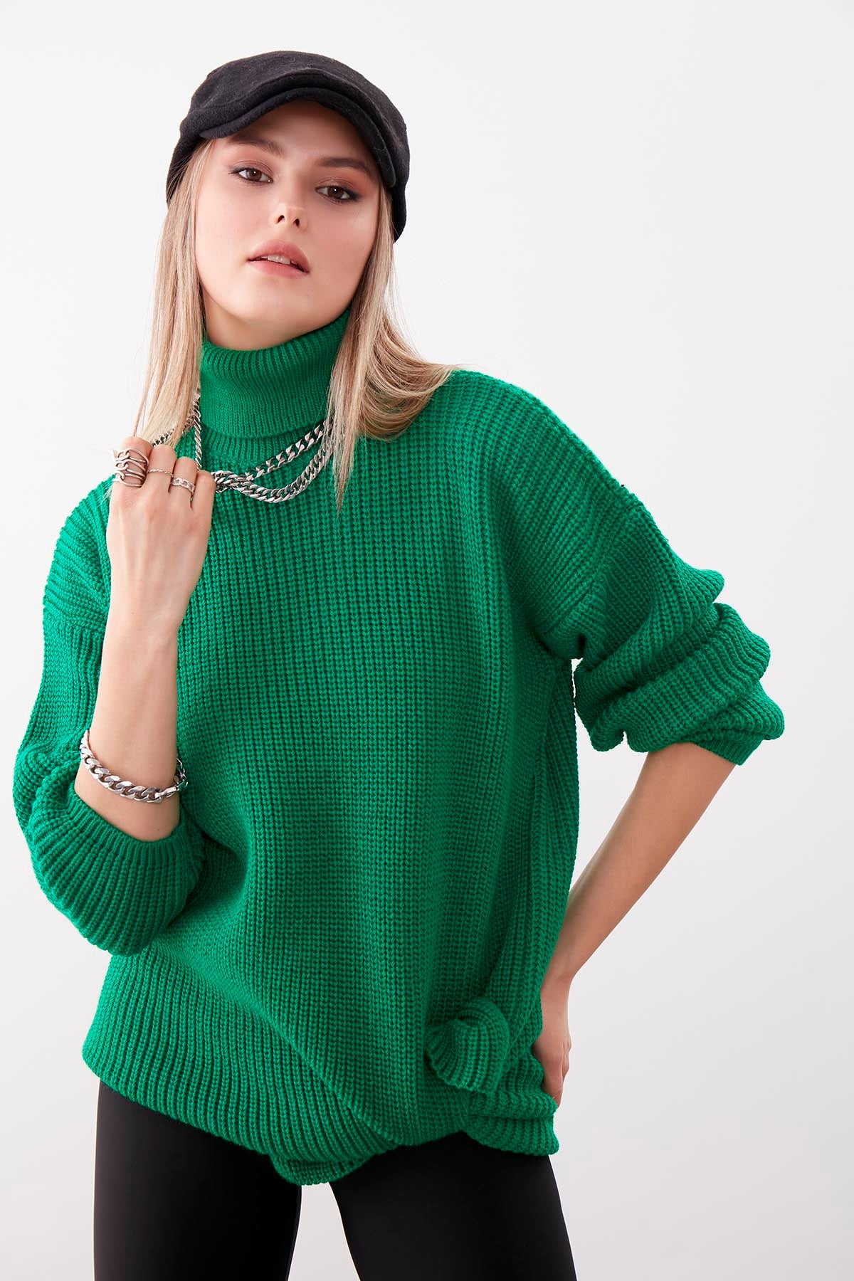 KNITTED SWEATER
