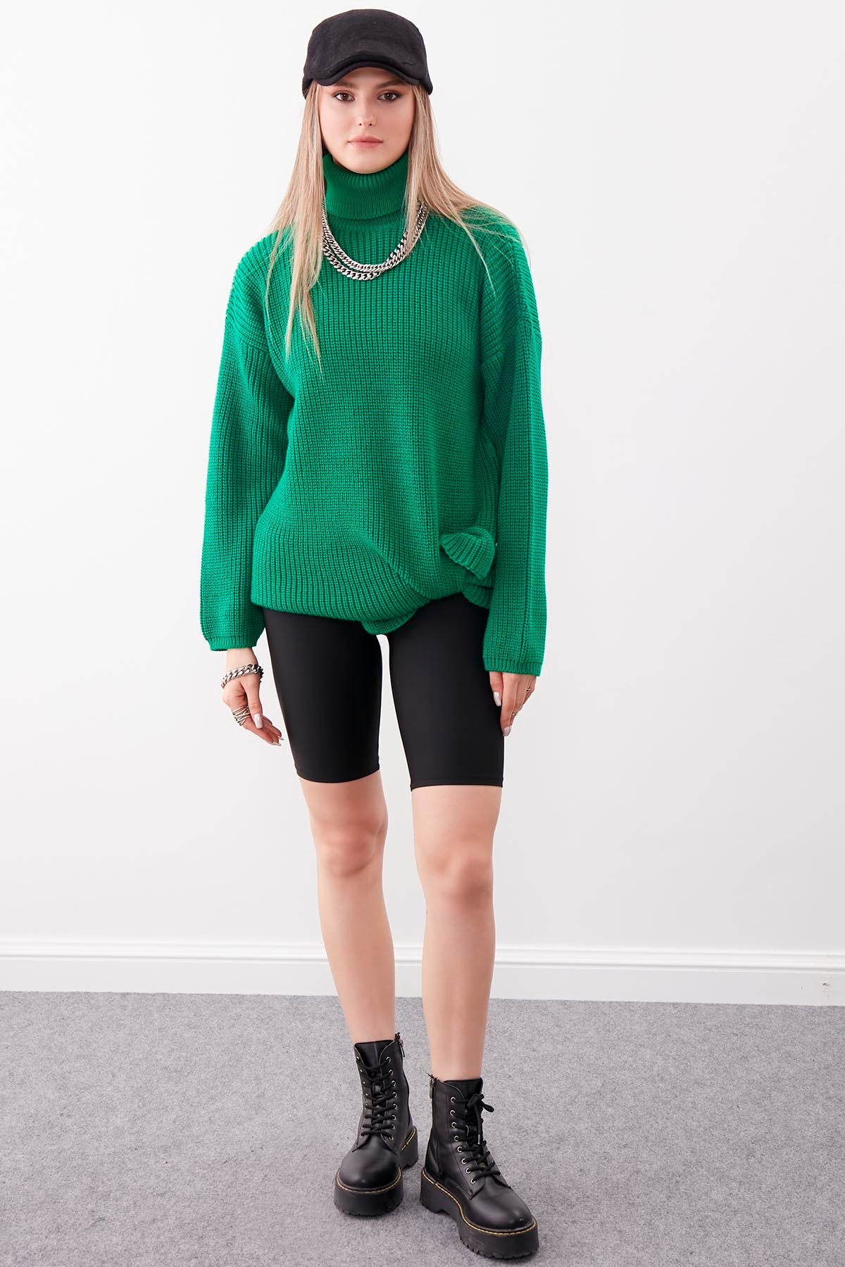 KNITTED SWEATER