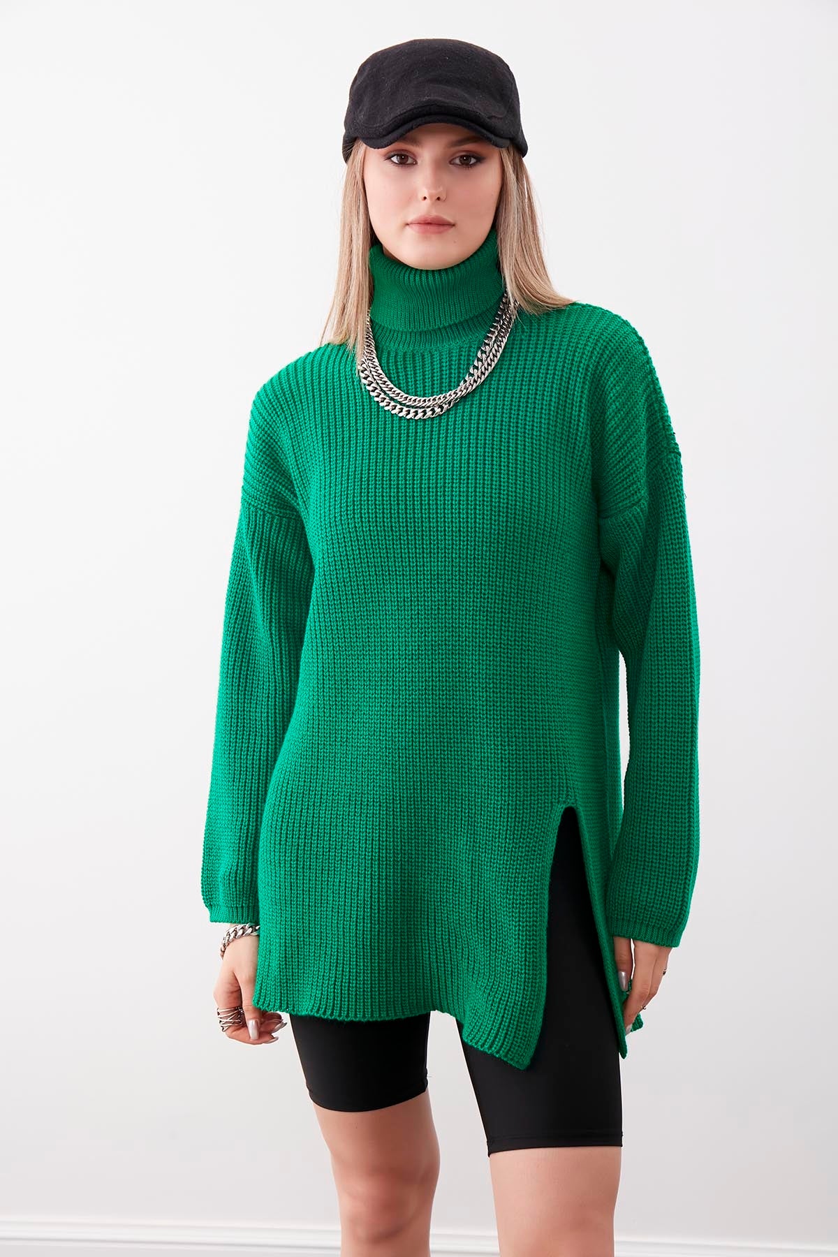 KNITTED SWEATER