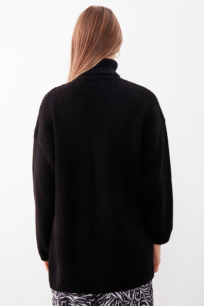 KNITTED SWEATER
