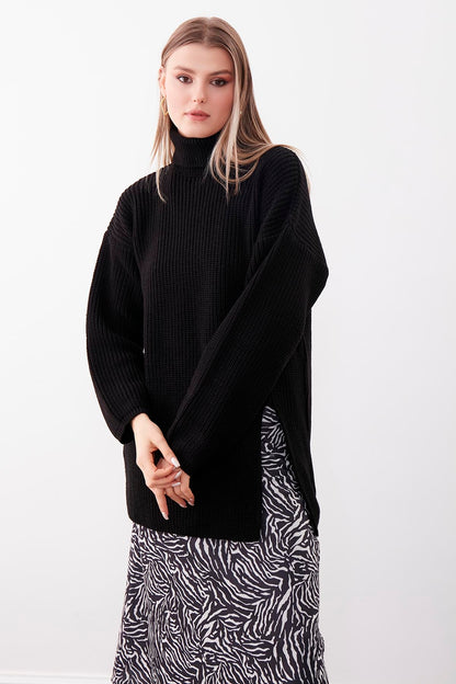 KNITTED SWEATER