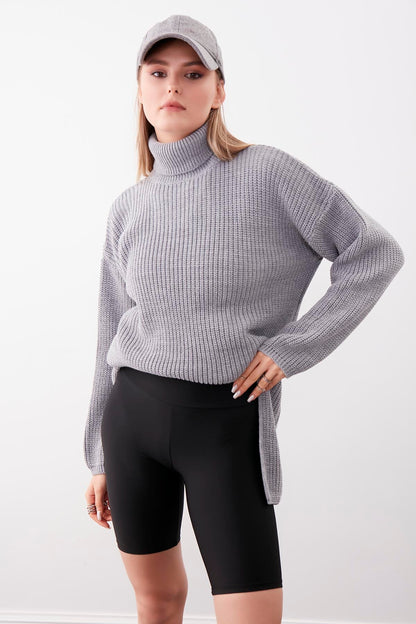 KNITTED SWEATER