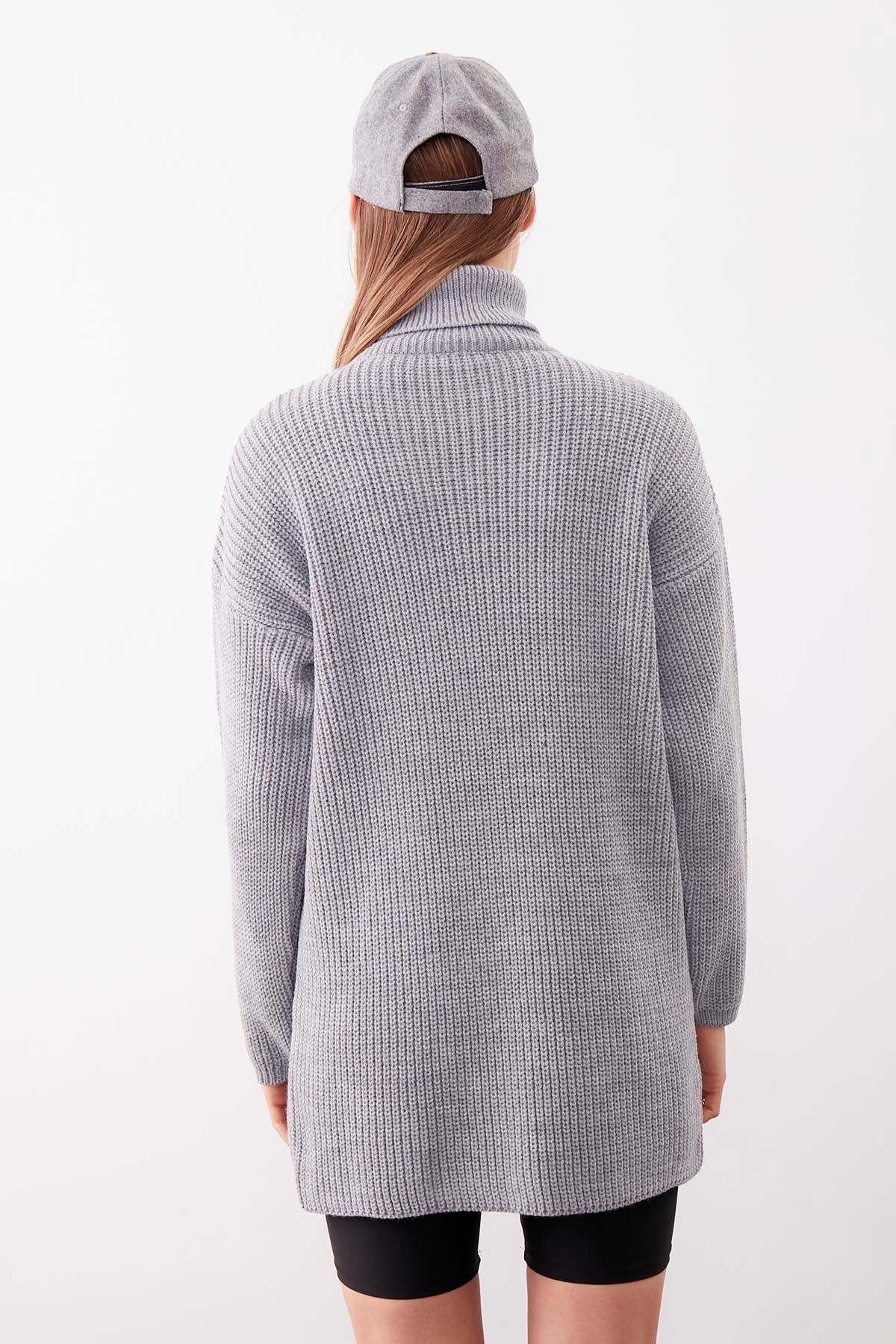 KNITTED SWEATER