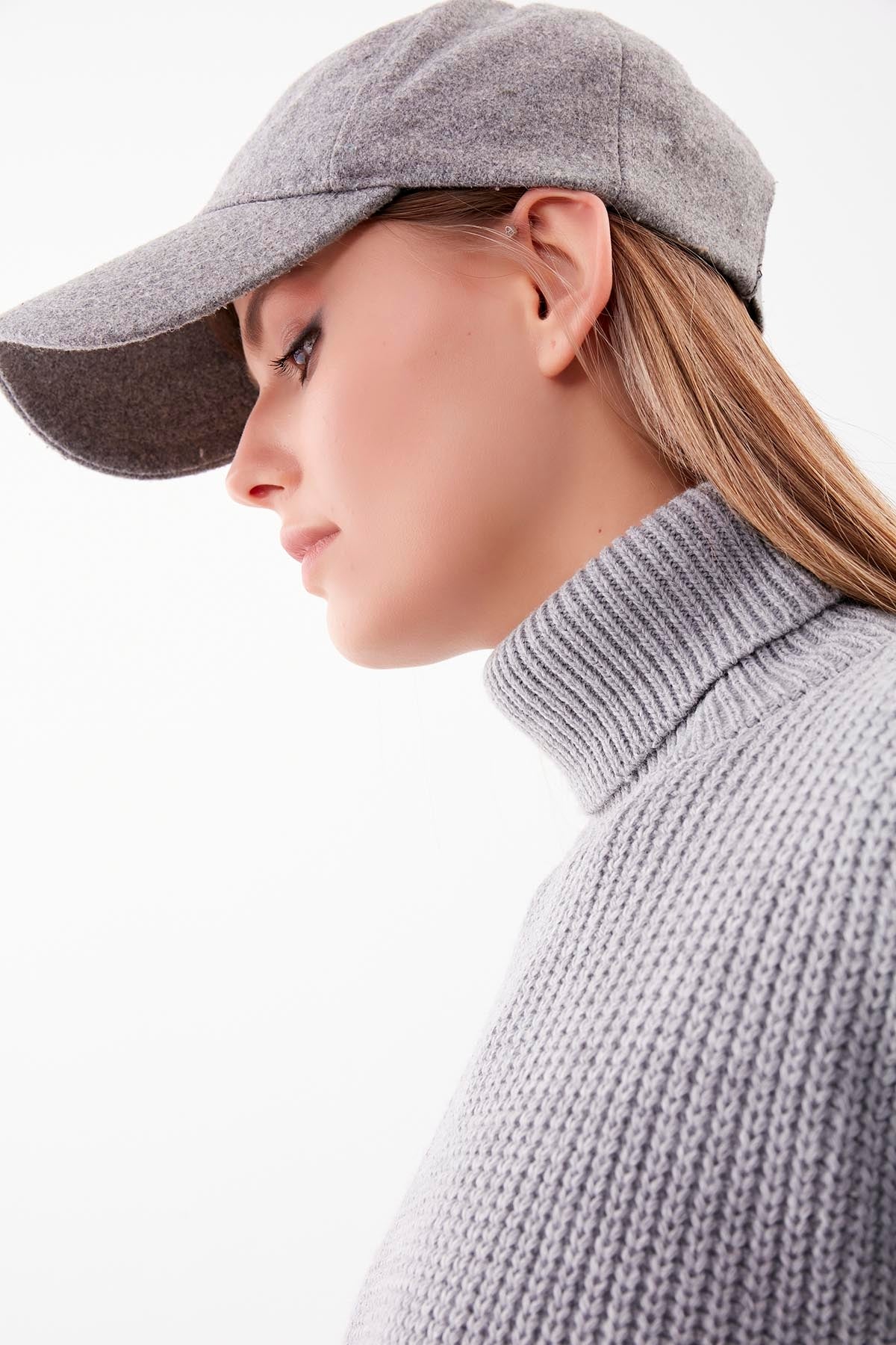 KNITTED SWEATER