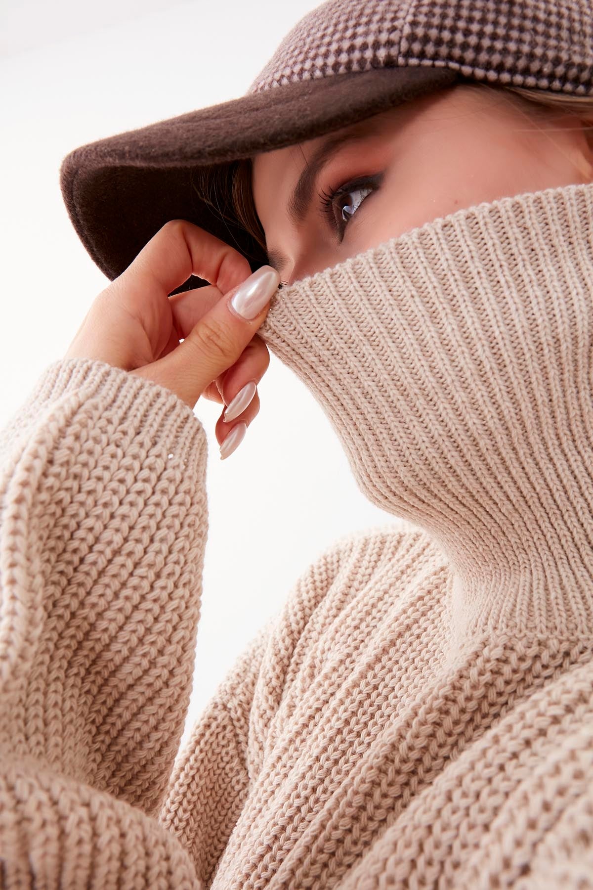 KNITTED SWEATER