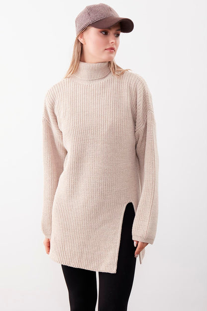 KNITTED SWEATER