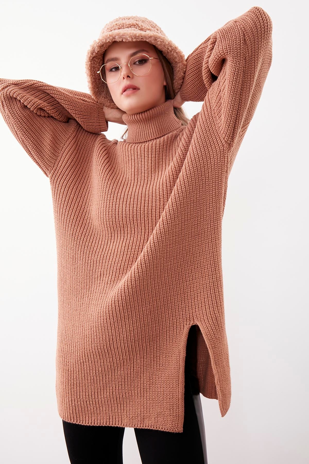 KNITTED SWEATER