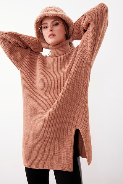 KNITTED SWEATER