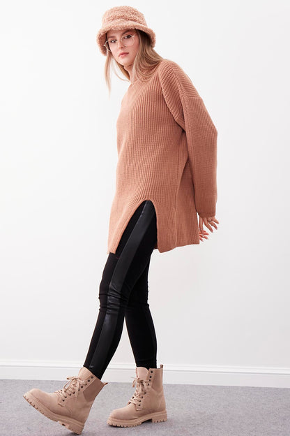 KNITTED SWEATER