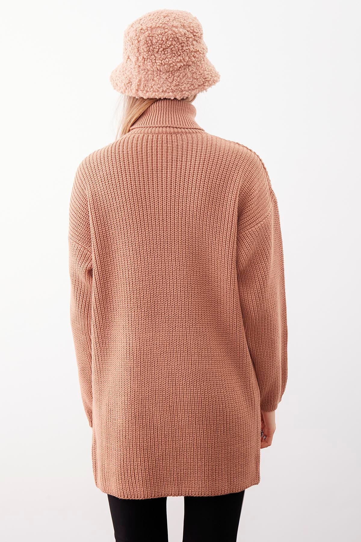 KNITTED SWEATER