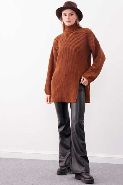 KNITTED SWEATER
