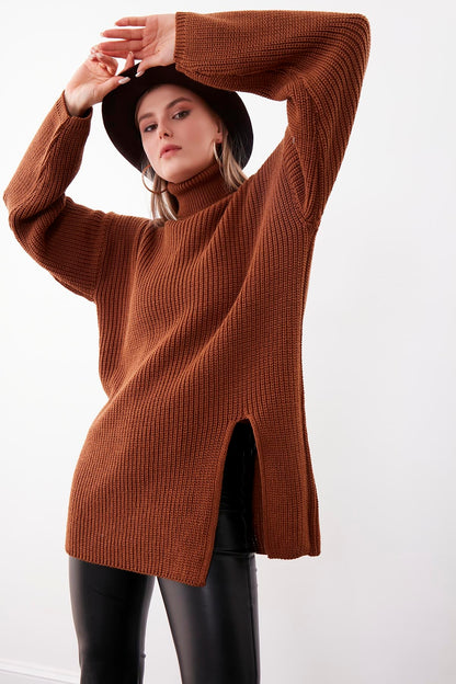 KNITTED SWEATER