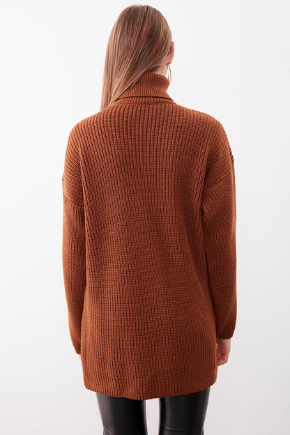 KNITTED SWEATER