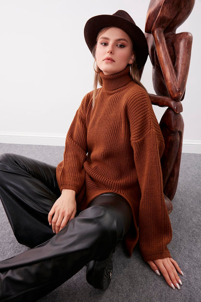 KNITTED SWEATER
