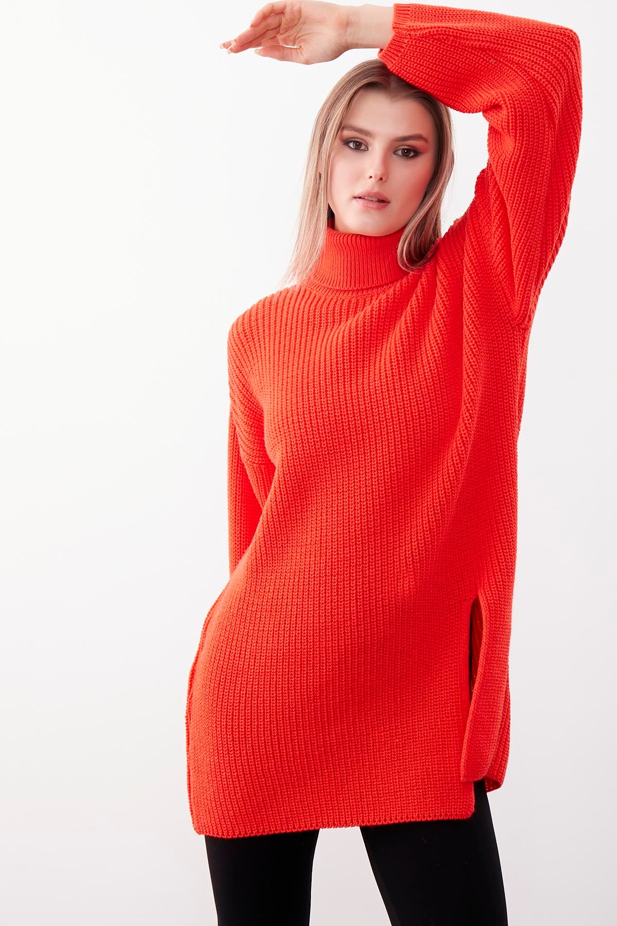 KNITTED SWEATER