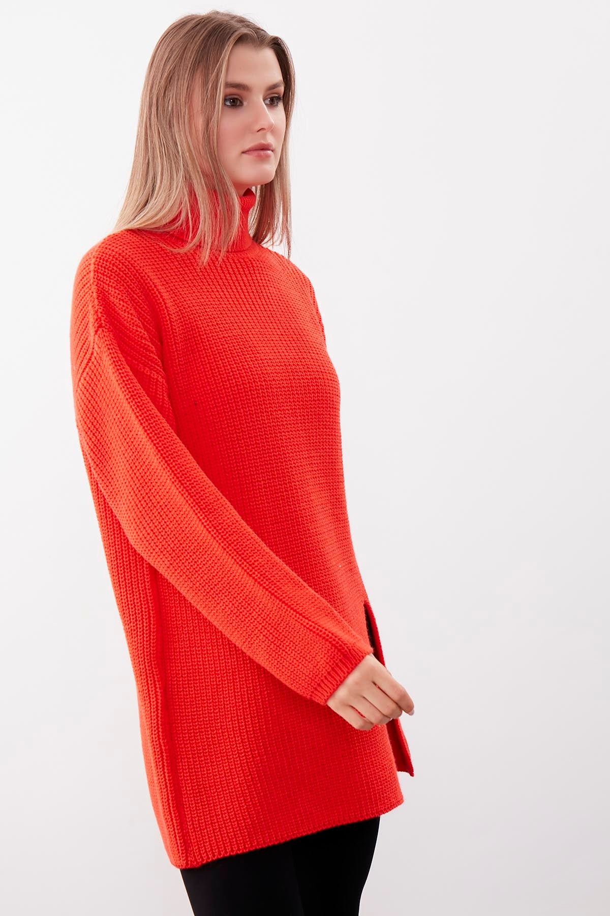 KNITTED SWEATER