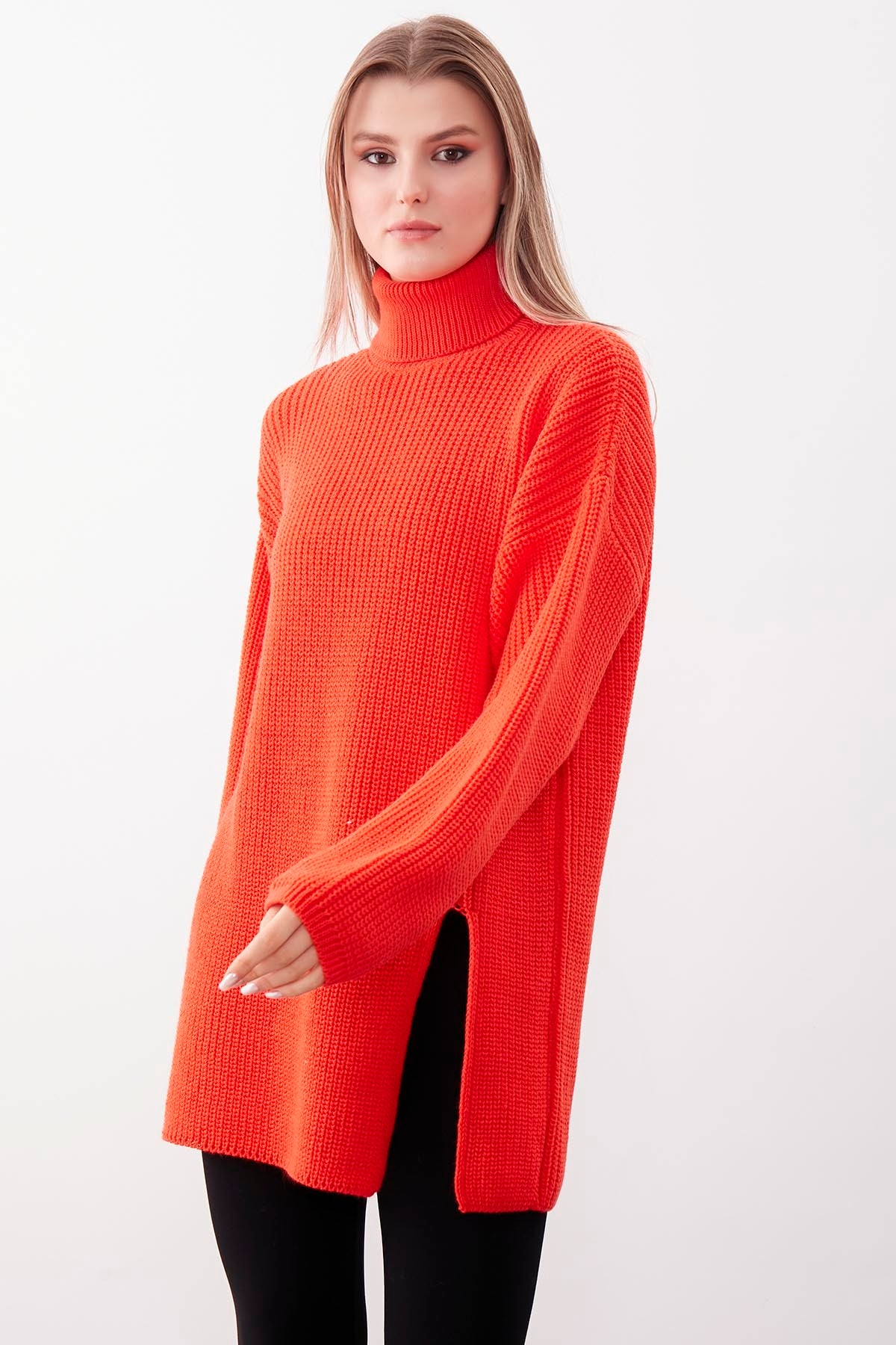 KNITTED SWEATER