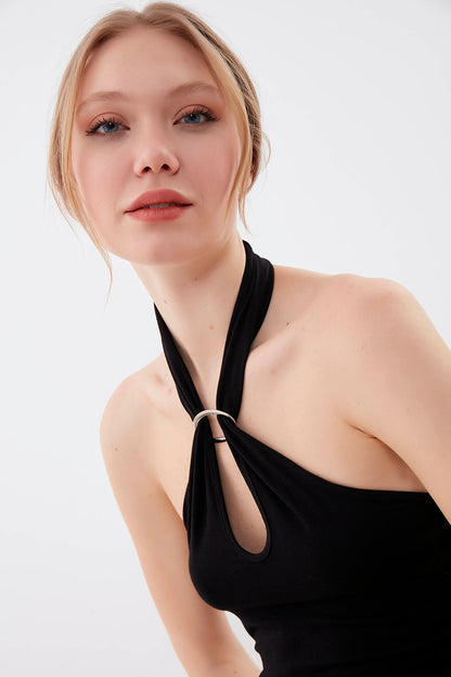 BLOUSE WITH THE NECK BUCKLE