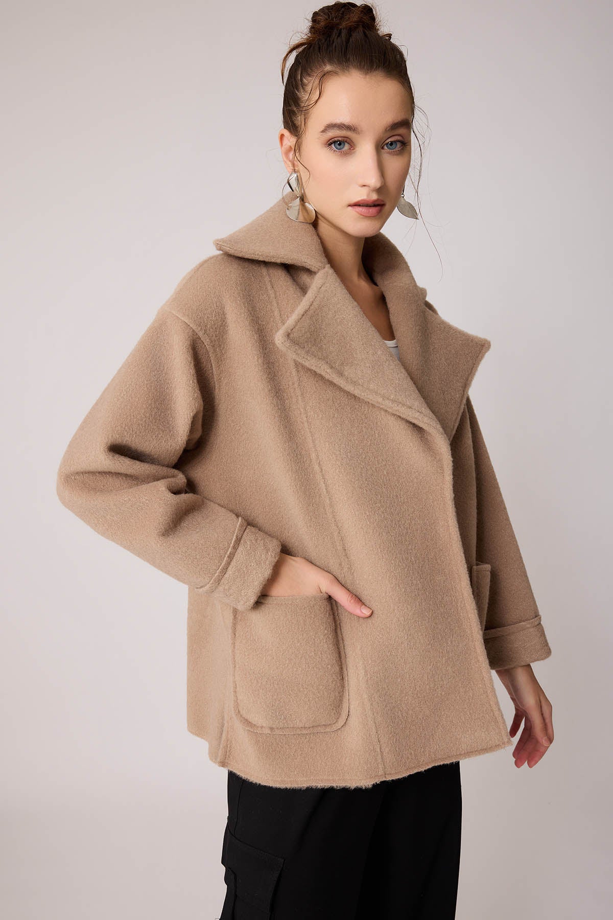 LARGE POCKET COLLAR DETAILED LONG JACKET