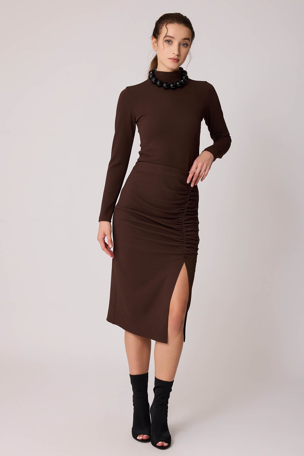 SKIRT WITH MIDSIZE SPLIT