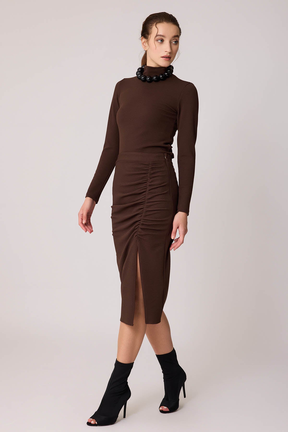 SKIRT WITH MIDSIZE SPLIT