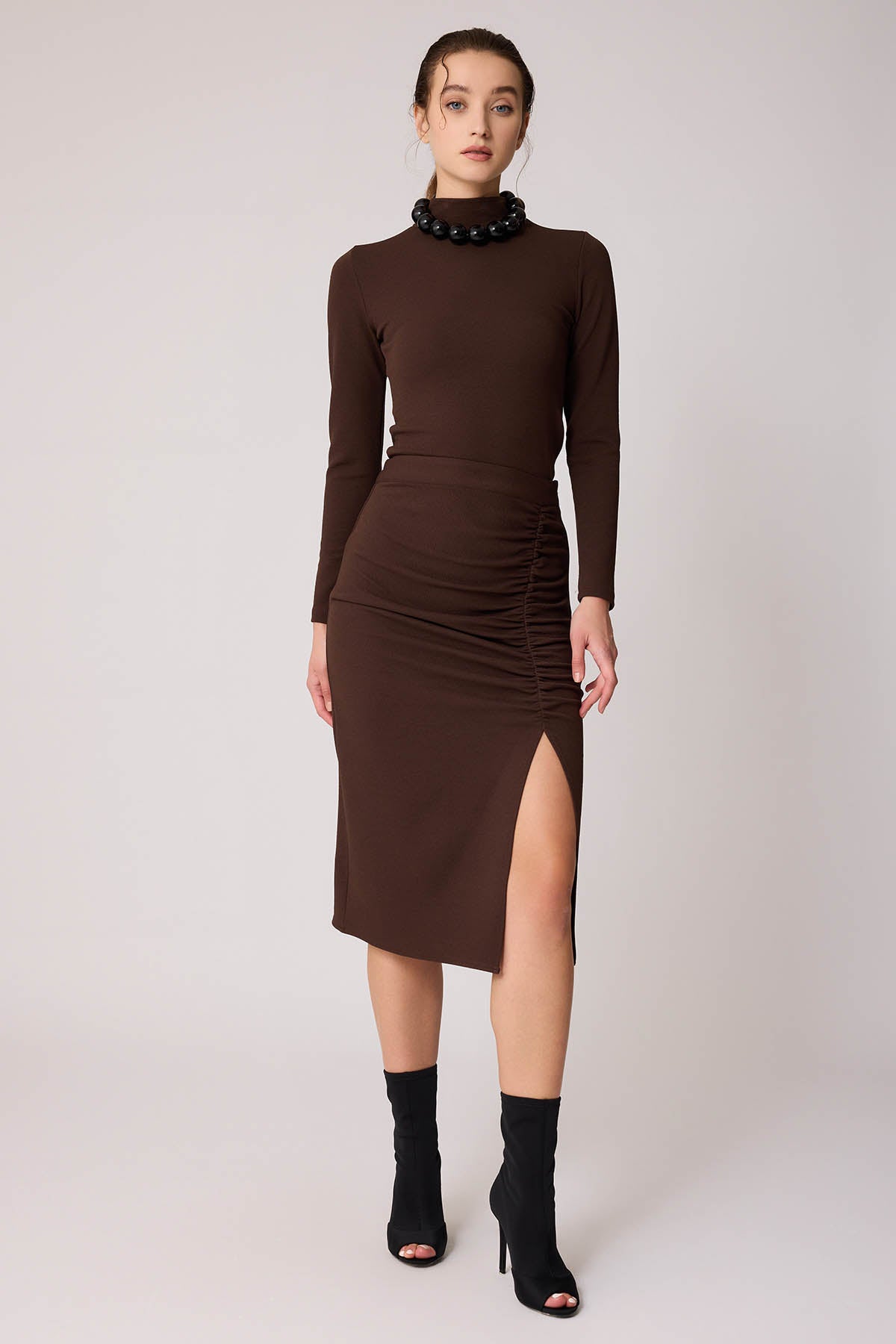 SKIRT WITH MIDSIZE SPLIT