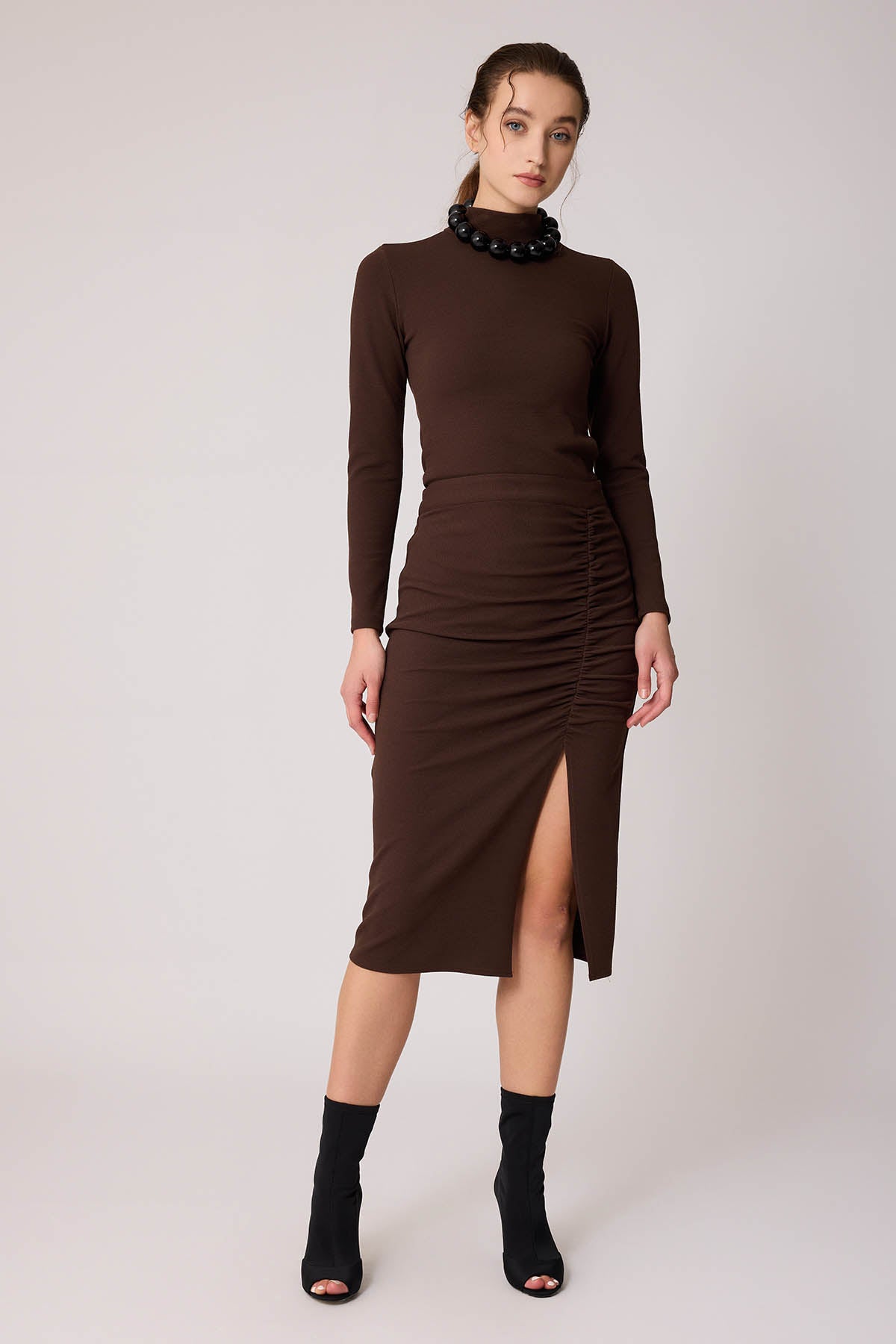 SKIRT WITH MIDSIZE SPLIT