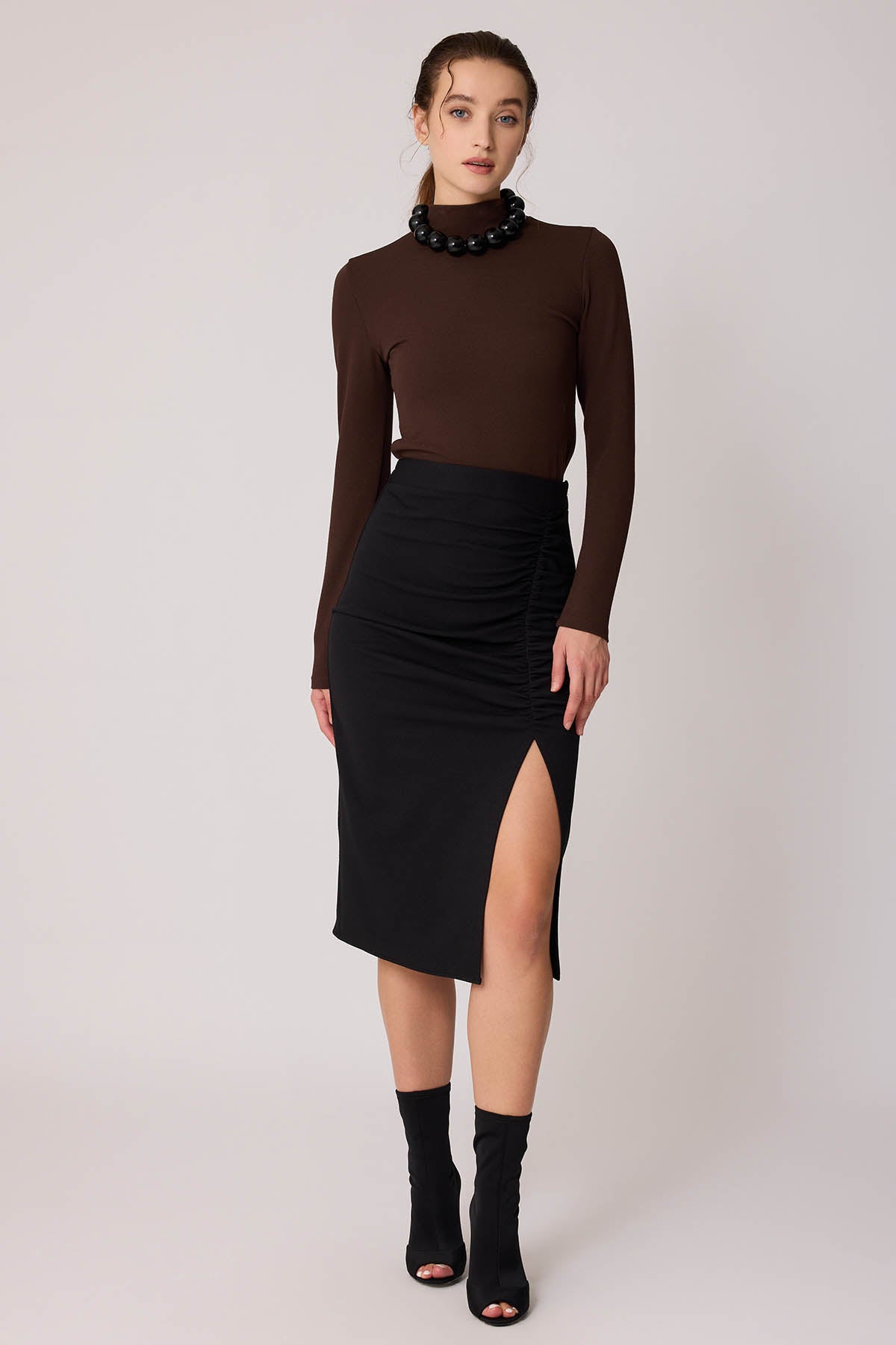 SKIRT WITH MIDSIZE SPLIT