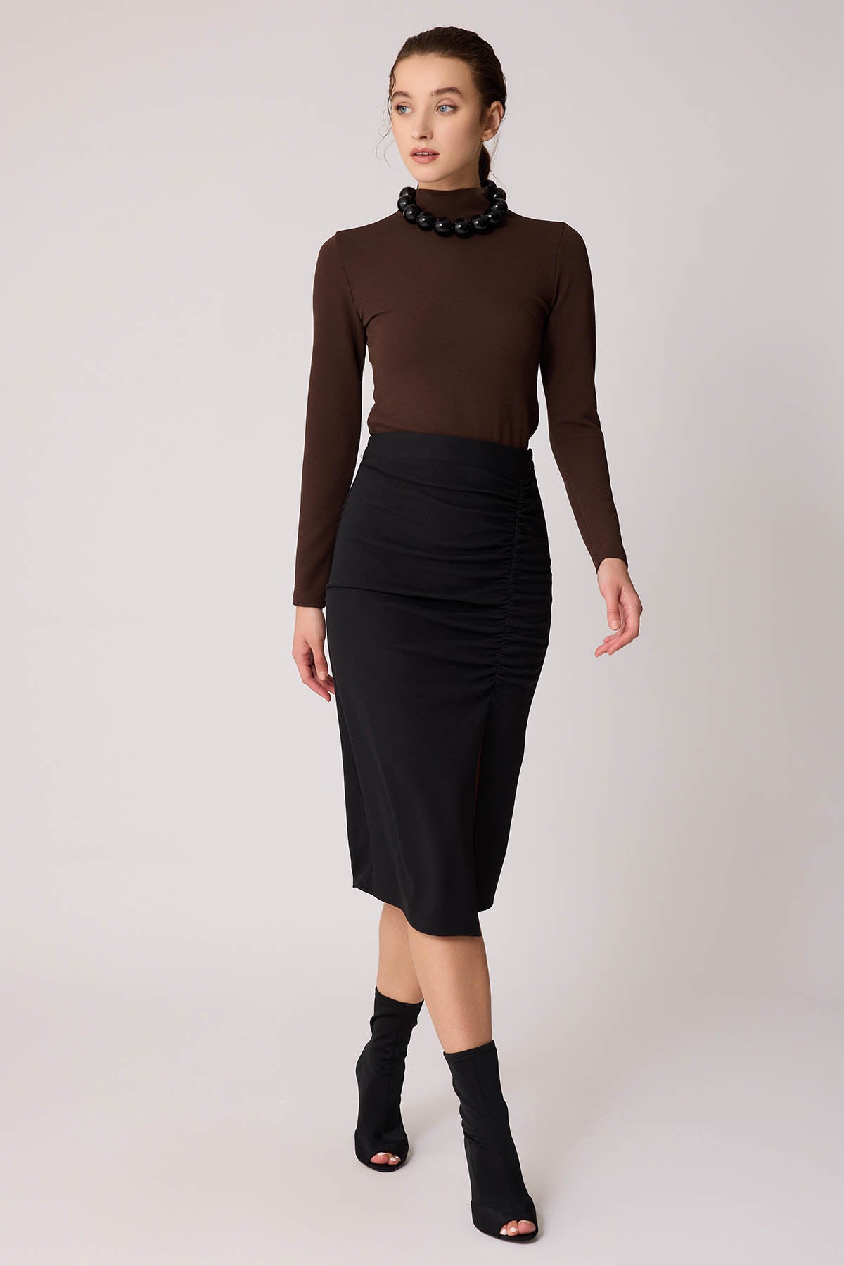 SKIRT WITH MIDSIZE SPLIT