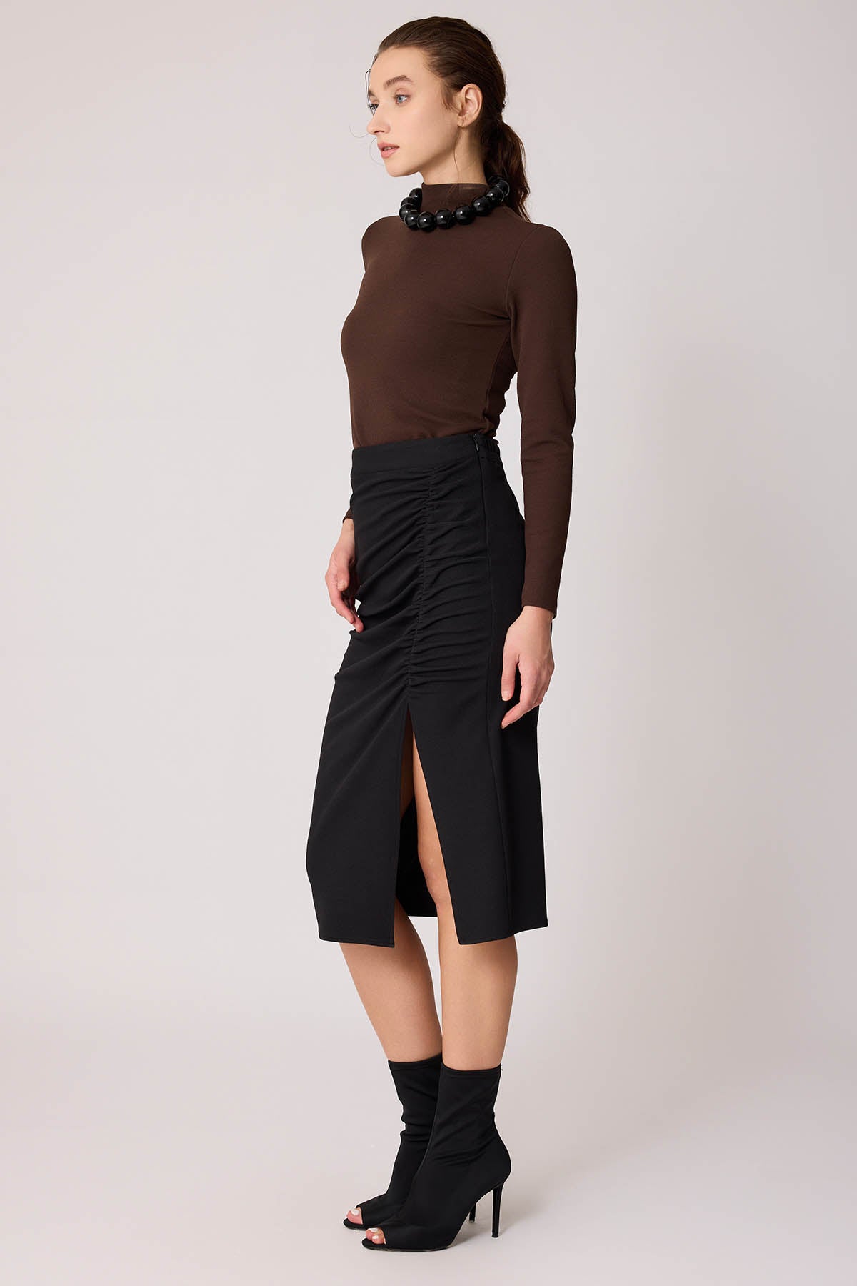 SKIRT WITH MIDSIZE SPLIT