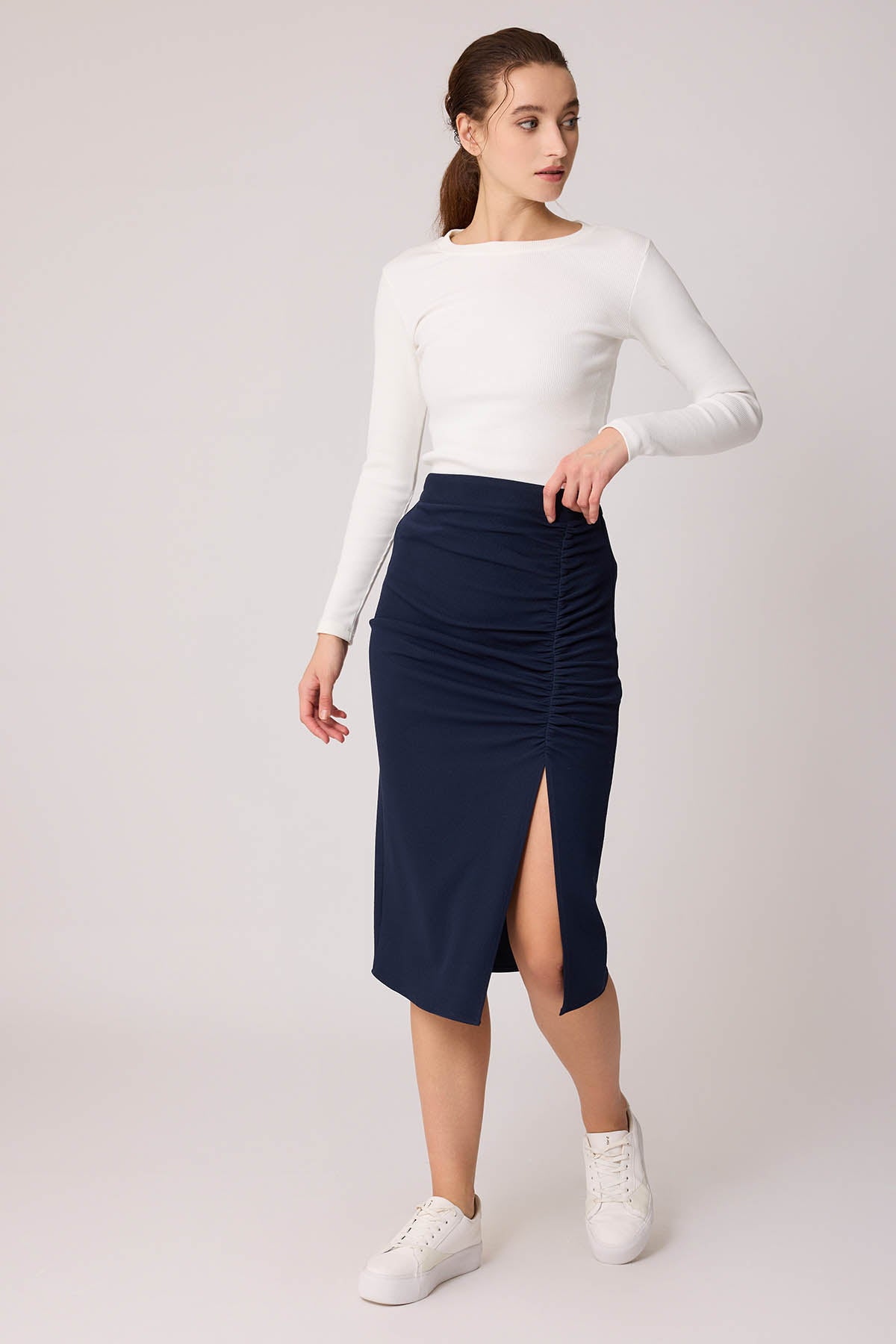 SKIRT WITH MIDSIZE SPLIT