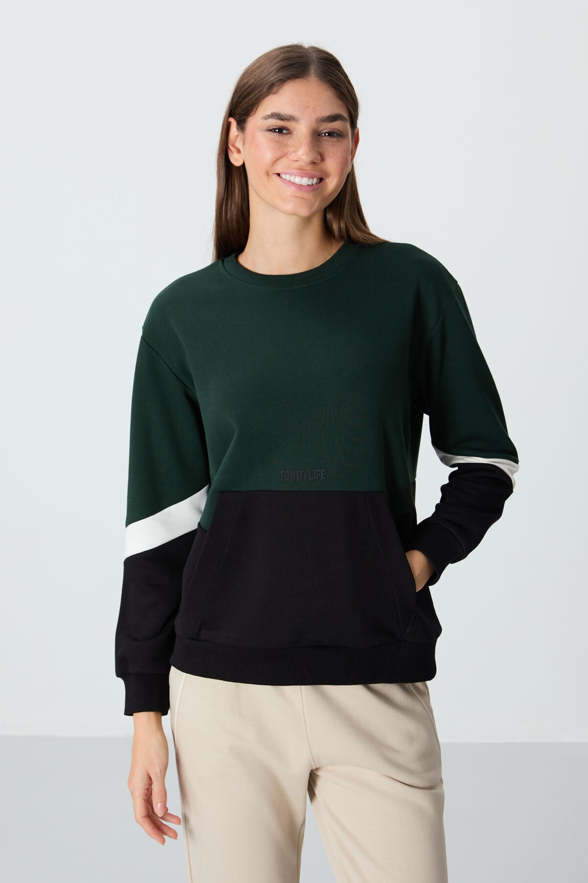 Forest Green Compact Cotton Thick Smooth Textured O Collar Oversize Fit Women's Sweatshirt - 97289