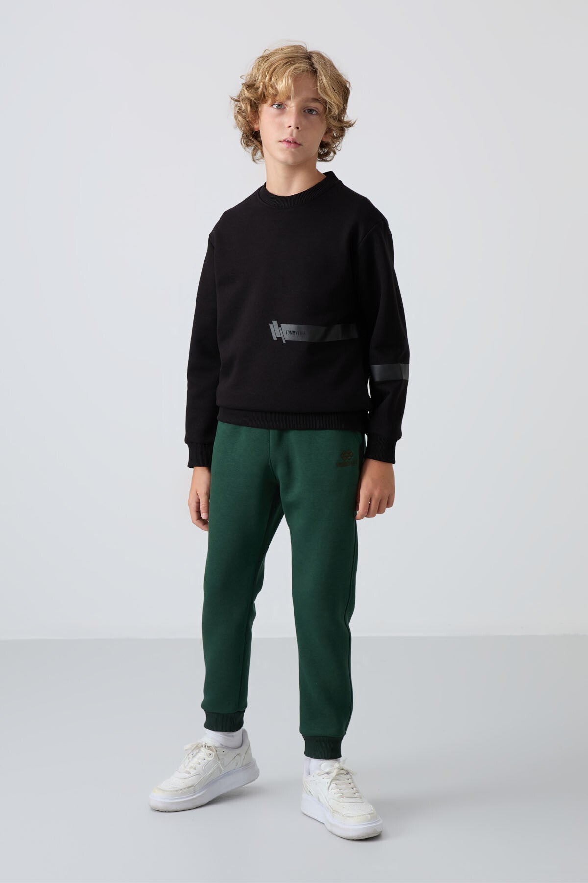 Forest Green Cotton Thick Fleece-Lined Soft Texture Standard Fit Embroidered Boys' Tracksuit Bottom - 11224