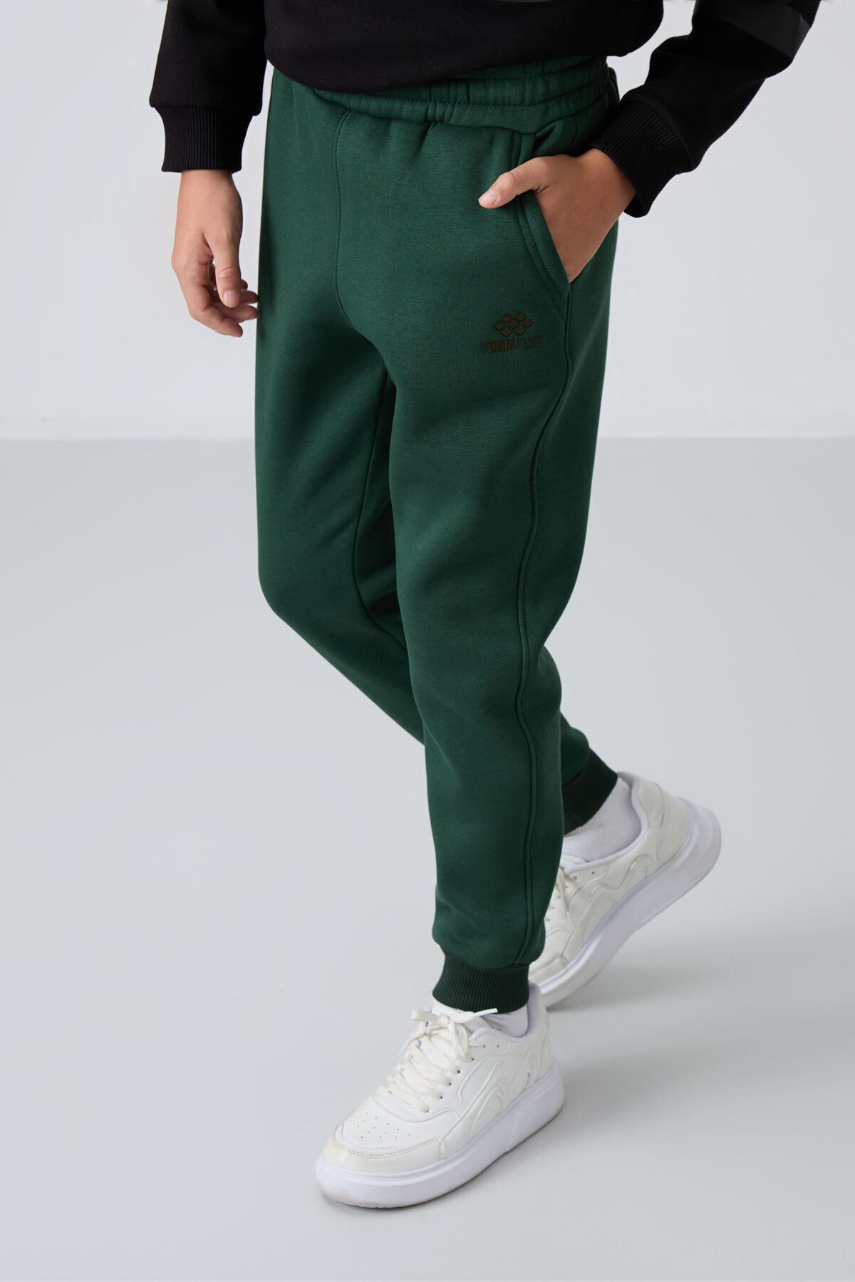 Forest Green Cotton Thick Fleece-Lined Soft Texture Standard Fit Embroidered Boys' Tracksuit Bottom - 11224