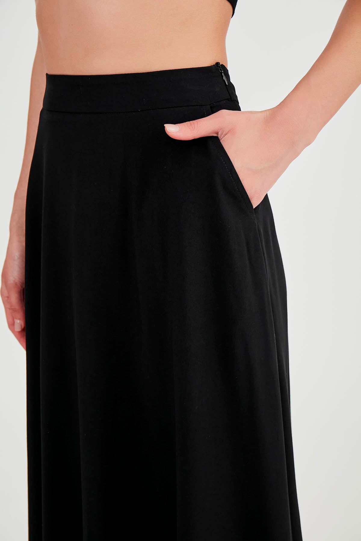 POCKETED MIDI SKIRT
