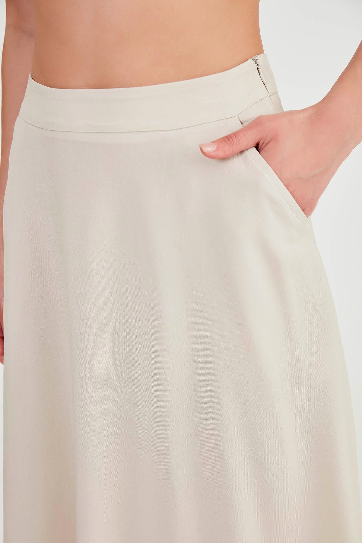 POCKETED MIDI SKIRT