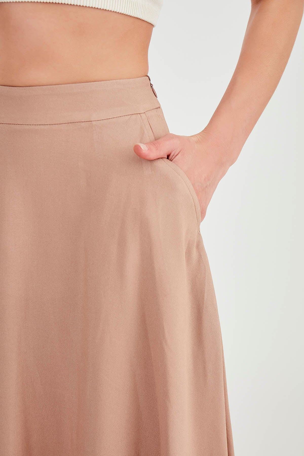 POCKETED MIDI SKIRT