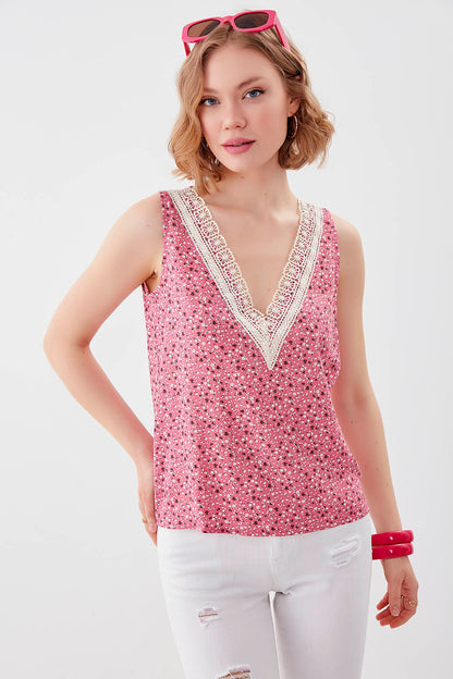 FLOWER PATTERN SLEEVELESS BLOUSE