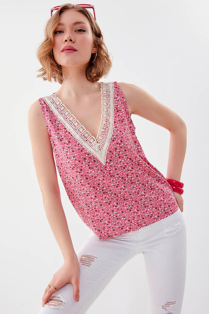 FLOWER PATTERN SLEEVELESS BLOUSE