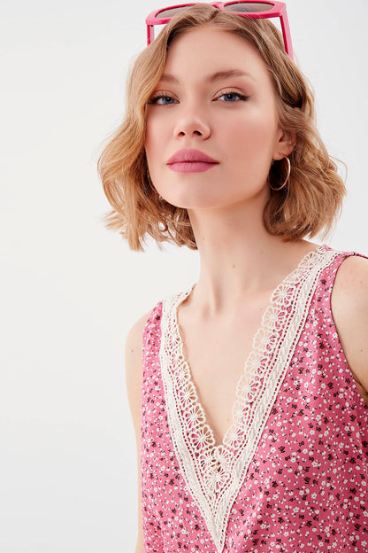 FLOWER PATTERN SLEEVELESS BLOUSE