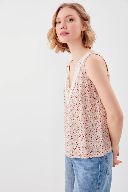 FLOWER PATTERN SLEEVELESS BLOUSE