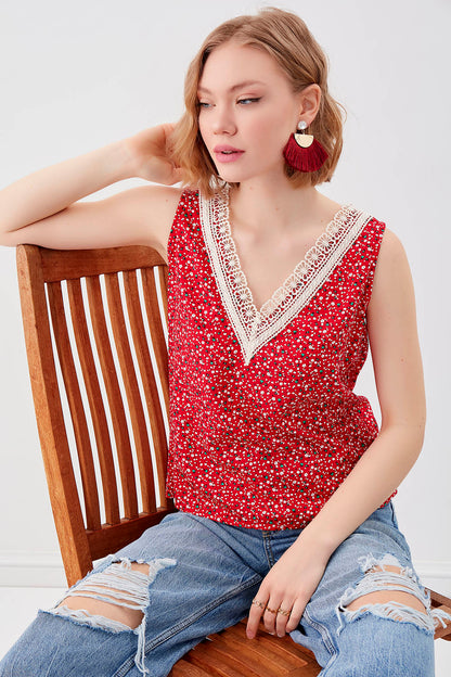 FLOWER PATTERN SLEEVELESS BLOUSE