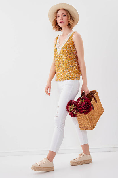 FLOWER PATTERN SLEEVELESS BLOUSE