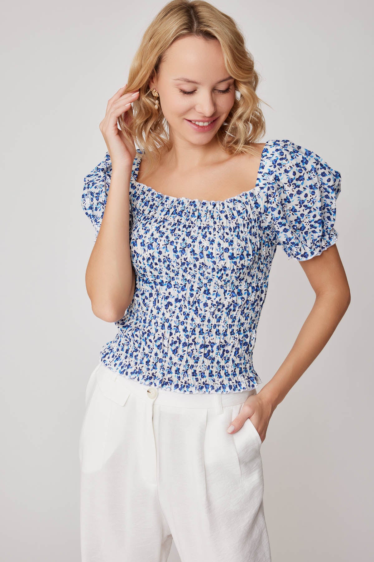 CROP BLOUSE WITH FLOWER PATTERN