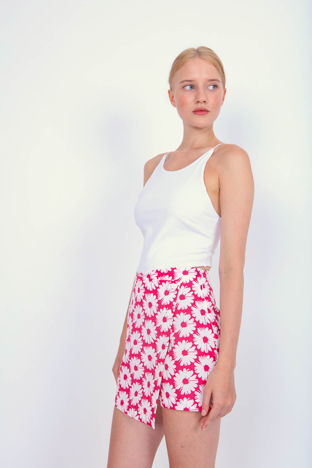 FLORAL PATTERNED SHORTS SKIRT WITH FRONT BUTTON