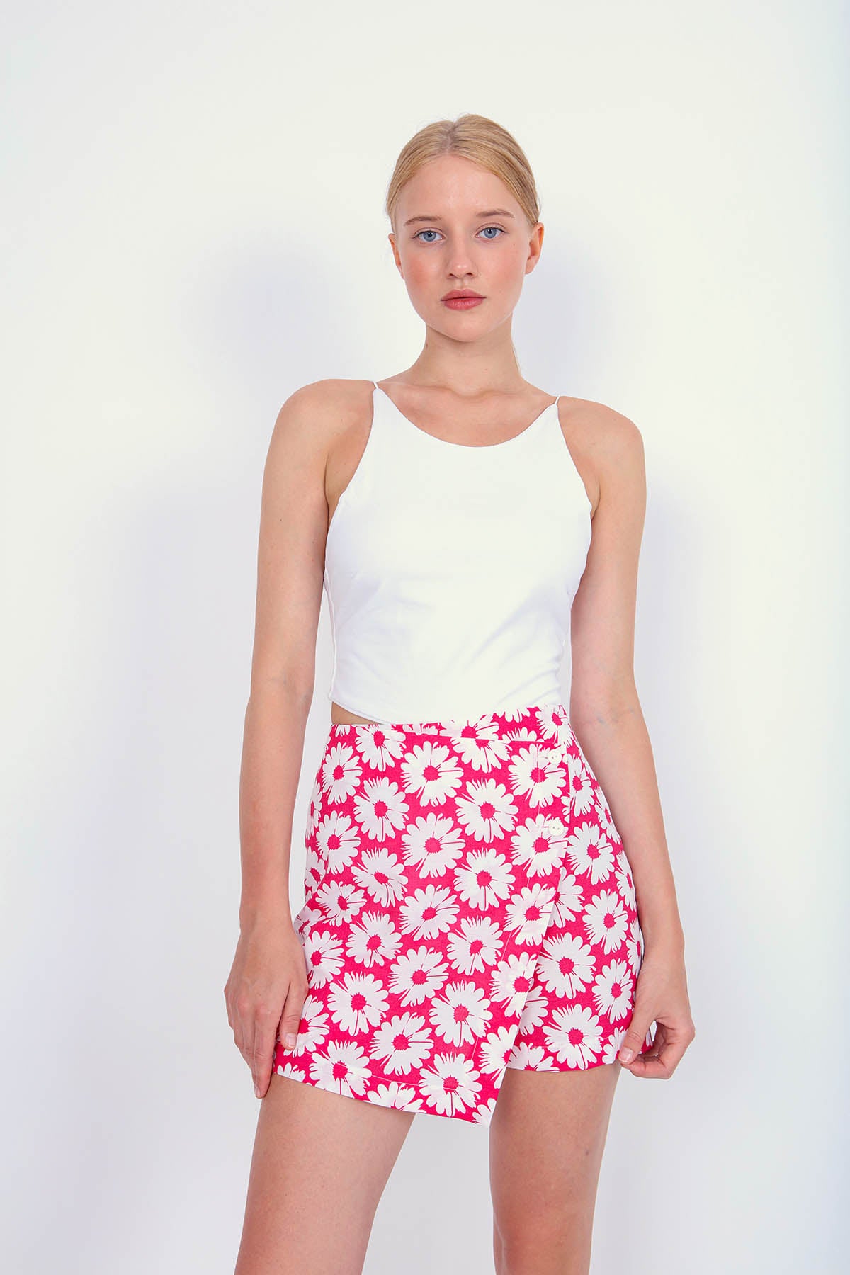 FLORAL PATTERNED SHORTS SKIRT WITH FRONT BUTTON