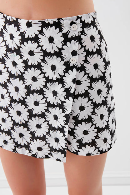 FLORAL PATTERNED SHORTS SKIRT WITH FRONT BUTTON