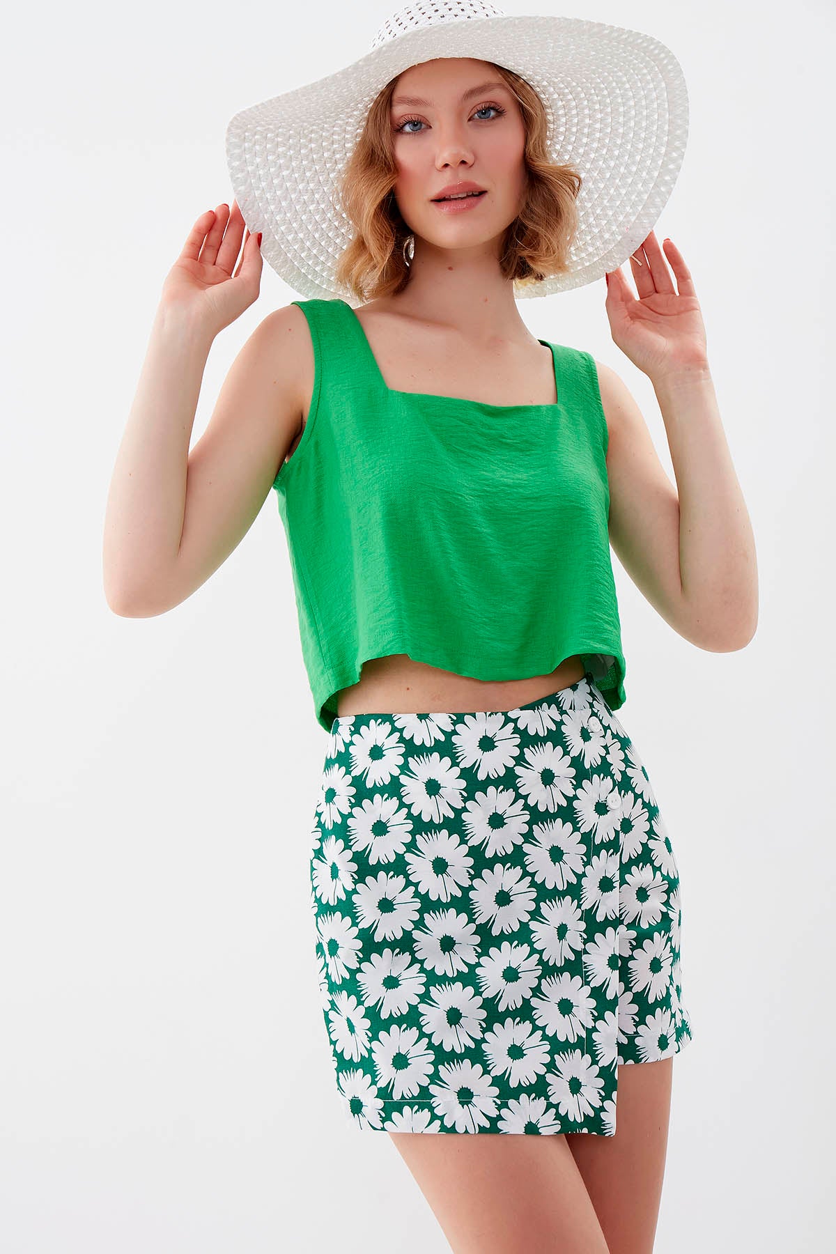 FLORAL PATTERNED SHORTS SKIRT WITH FRONT BUTTON