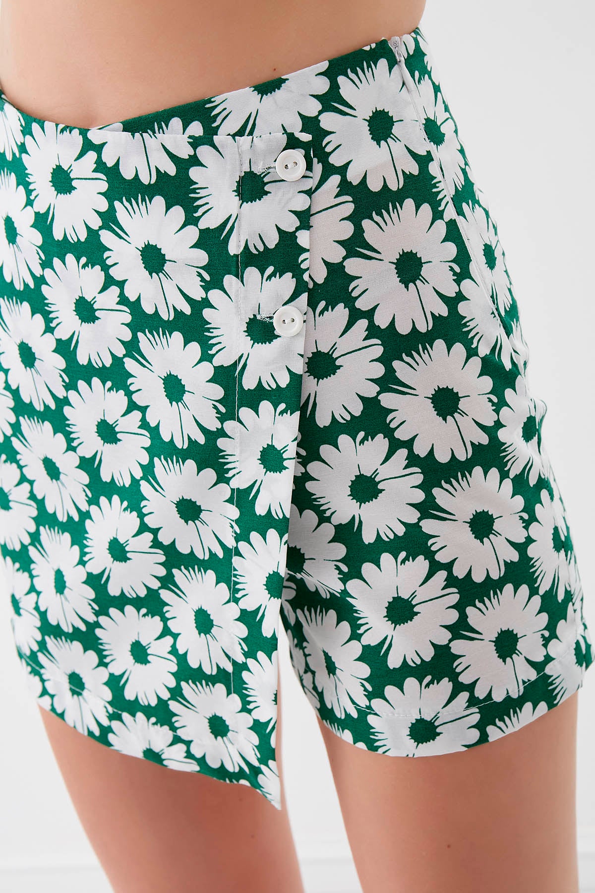 FLORAL PATTERNED SHORTS SKIRT WITH FRONT BUTTON